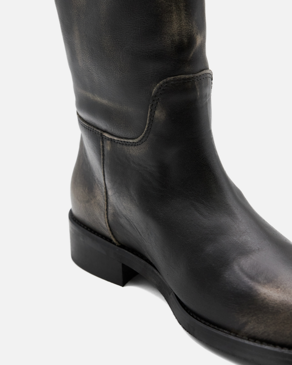 CHARLOTTE CAVALLERIZZA ★ PELLE